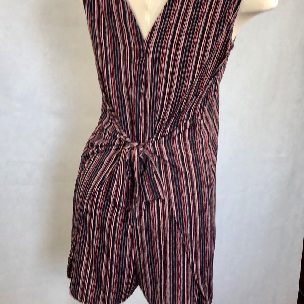 🆕BCBG SALE🎉Beautiful striped Romper💥 - Picture 5 of 8